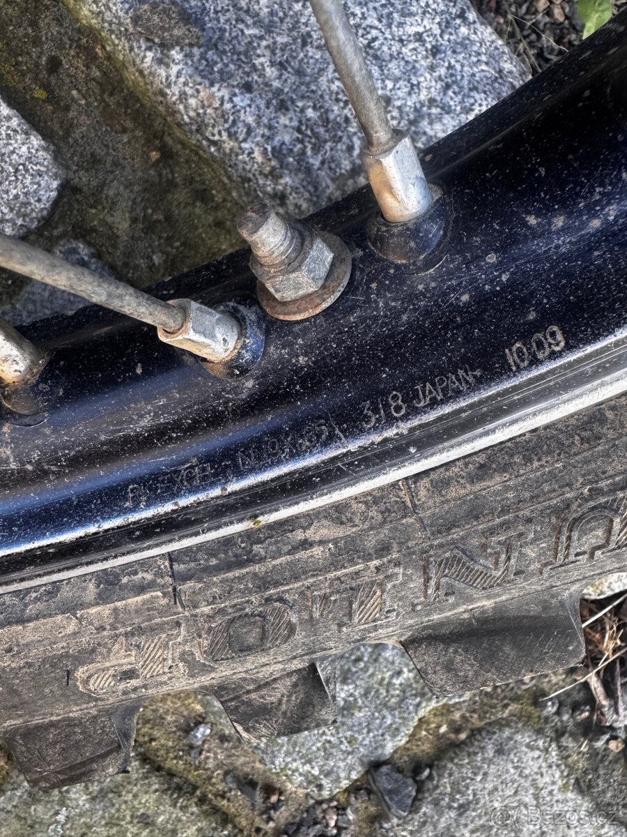 Kola Kawasaki KXF - 8