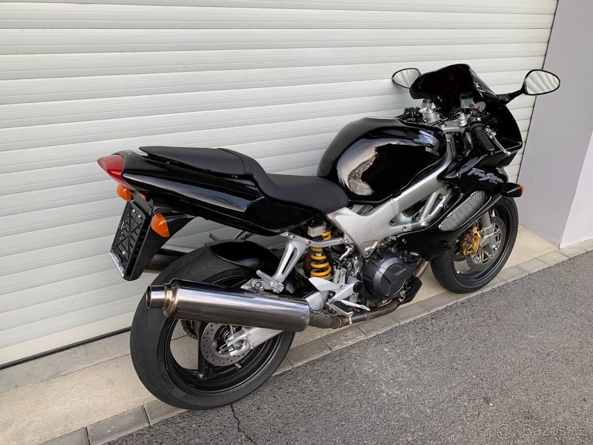 Honda VTR 1000F FireStorm - 8