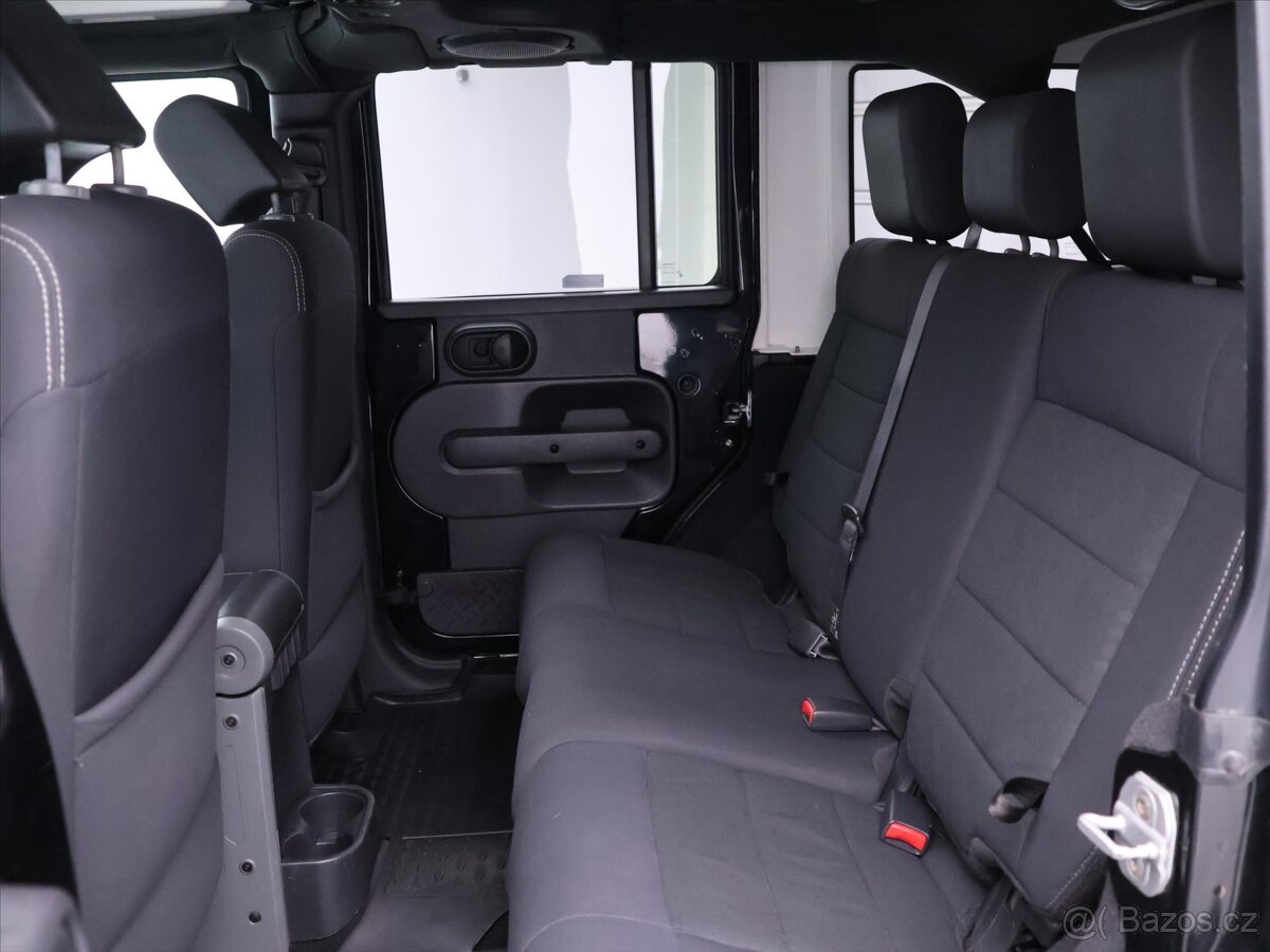 Jeep Wrangler 2,8 CRD 130kW Aut. Unlimited (2010) - 8