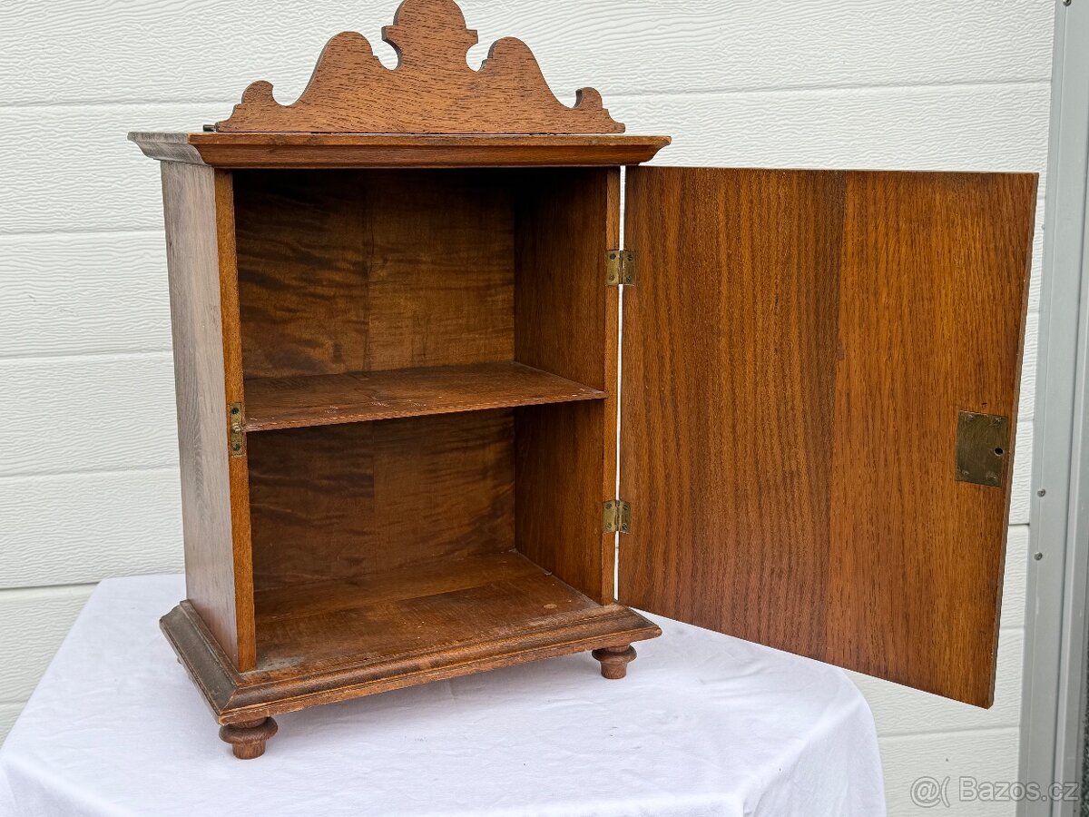 Starožitná dřevěná lékárnička zdobená skříňka - 8