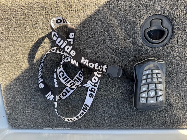 Použitá rybářská loď RiverFox 470 + motor + vlek - 8