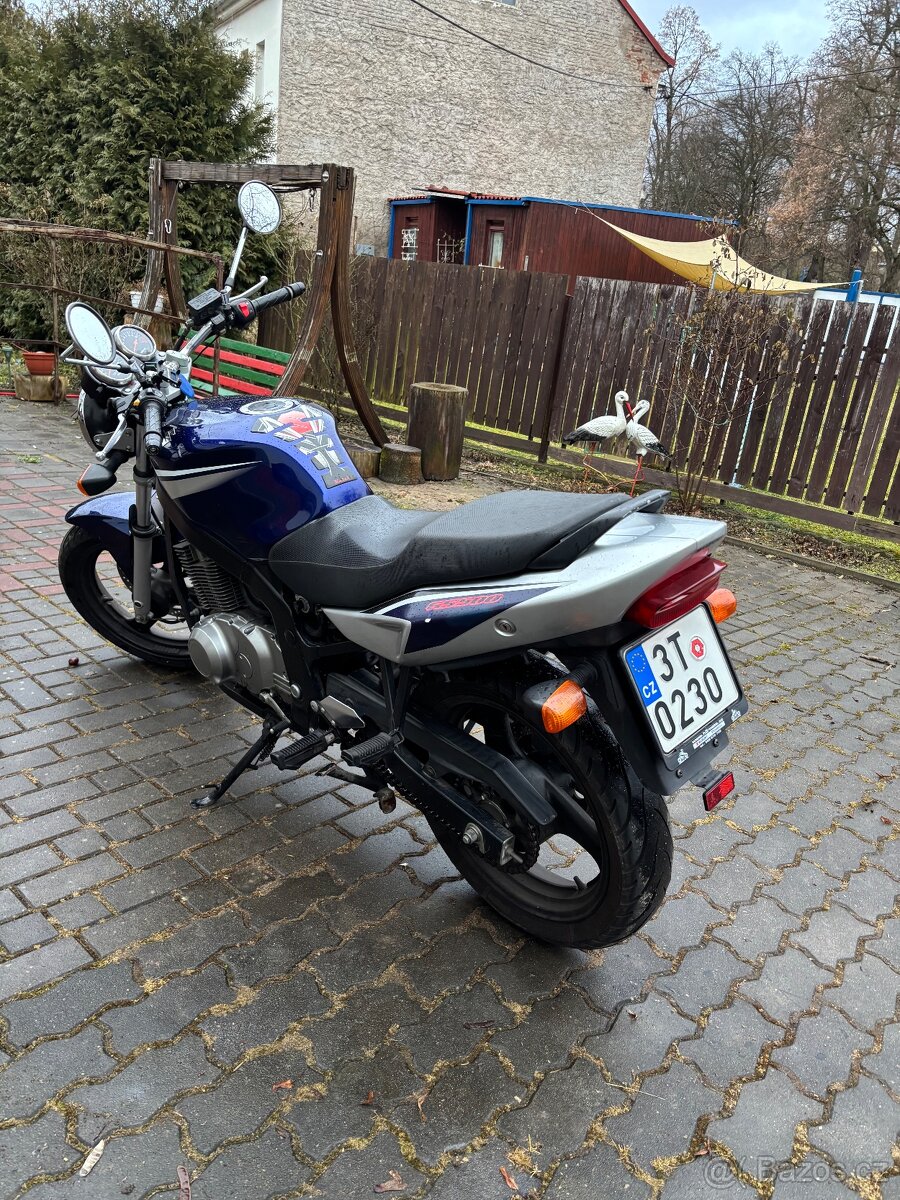 Suzuki GS500 - 8