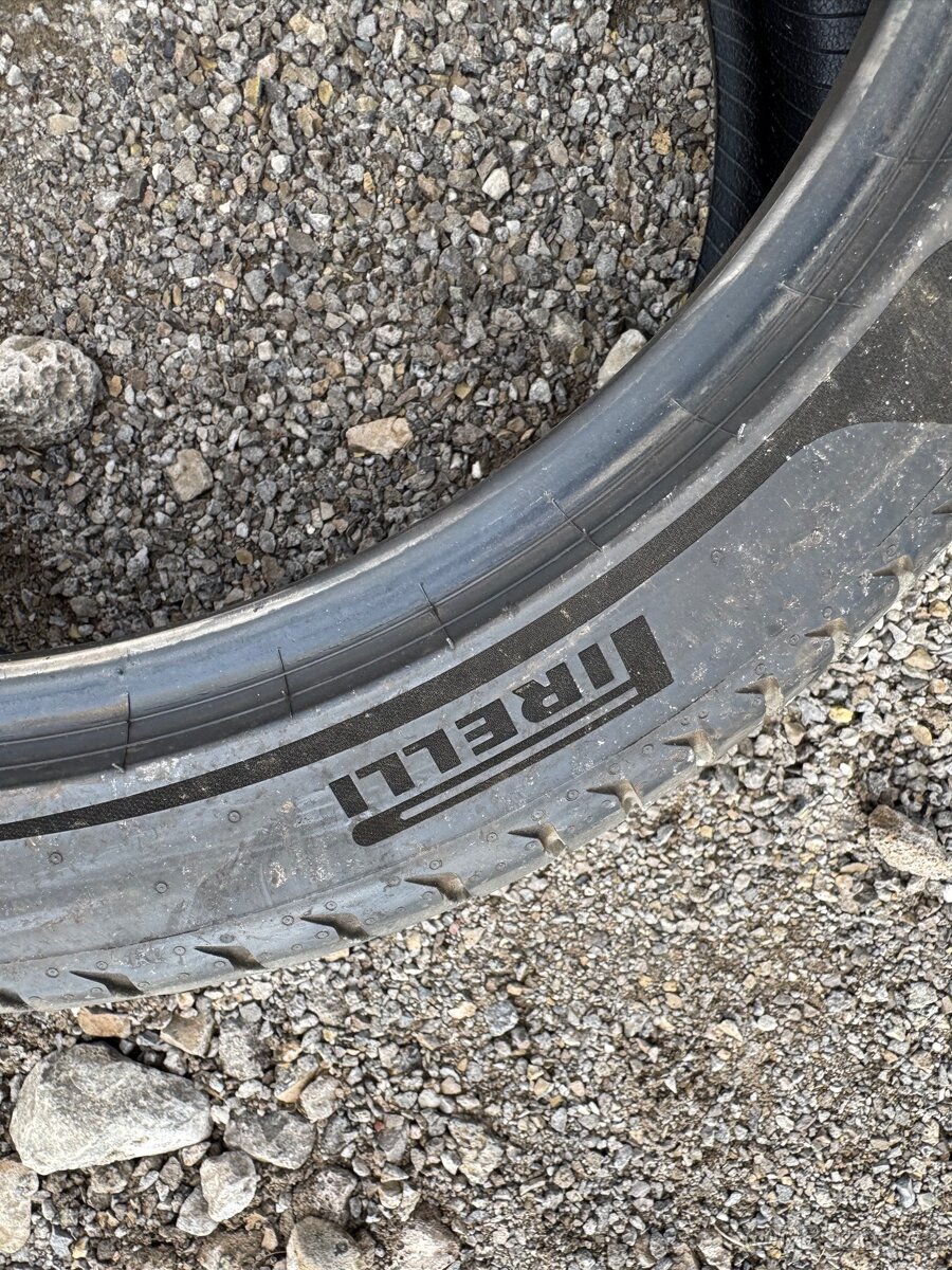 235/40 r19 Pirelli - 8