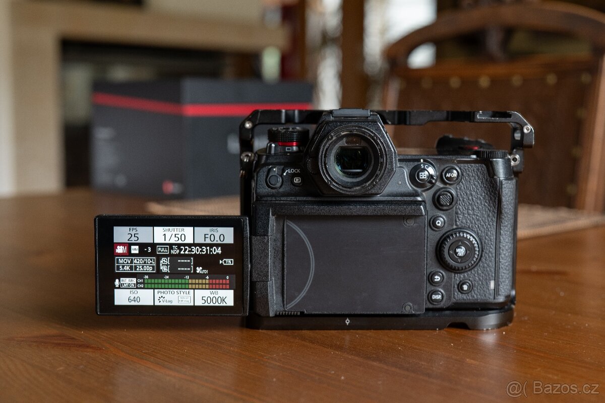 Panasonic Lumix S1H – skvělý stav, včetně klece SmallRig - 8