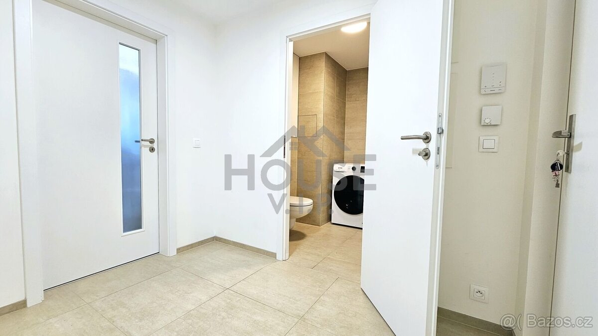 Pronájem bytu 1+kk 30 m², Praha - Hloubětín, ev.č. 01114 - 8