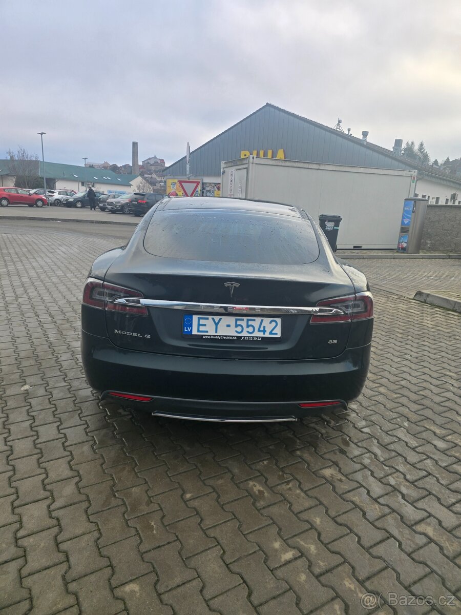 Tesla Model S85 Free Supercharger - 8