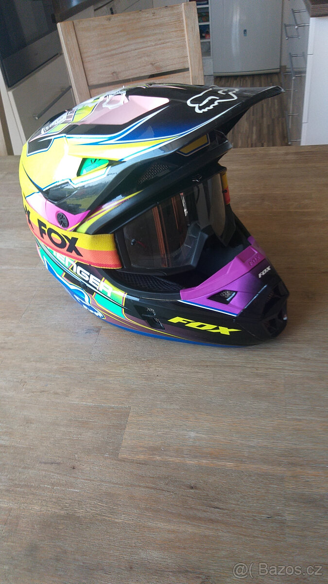 Prodám motocrosovou helmu Fox, vel. XS - 8
