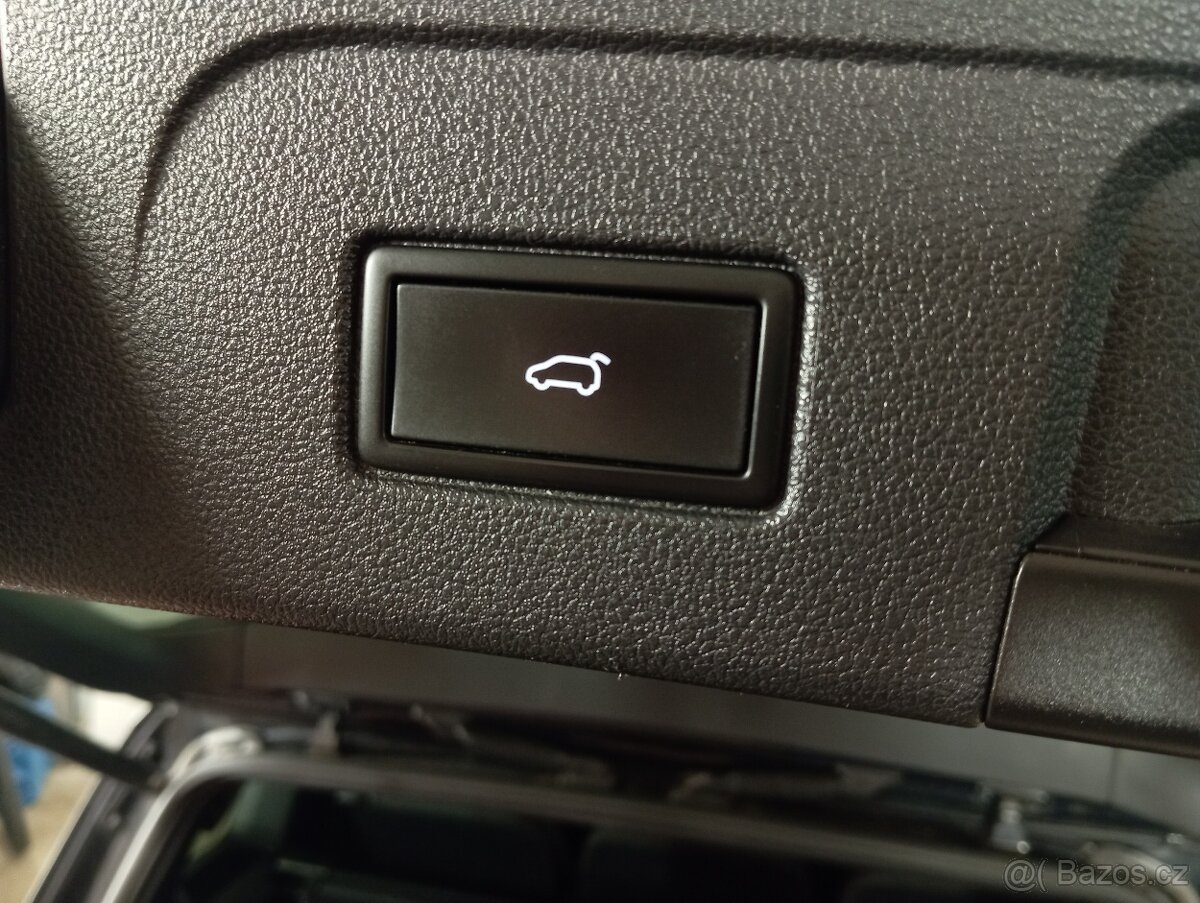 VW Touran R-Line, DSG, Virtual, 7 místo - 8