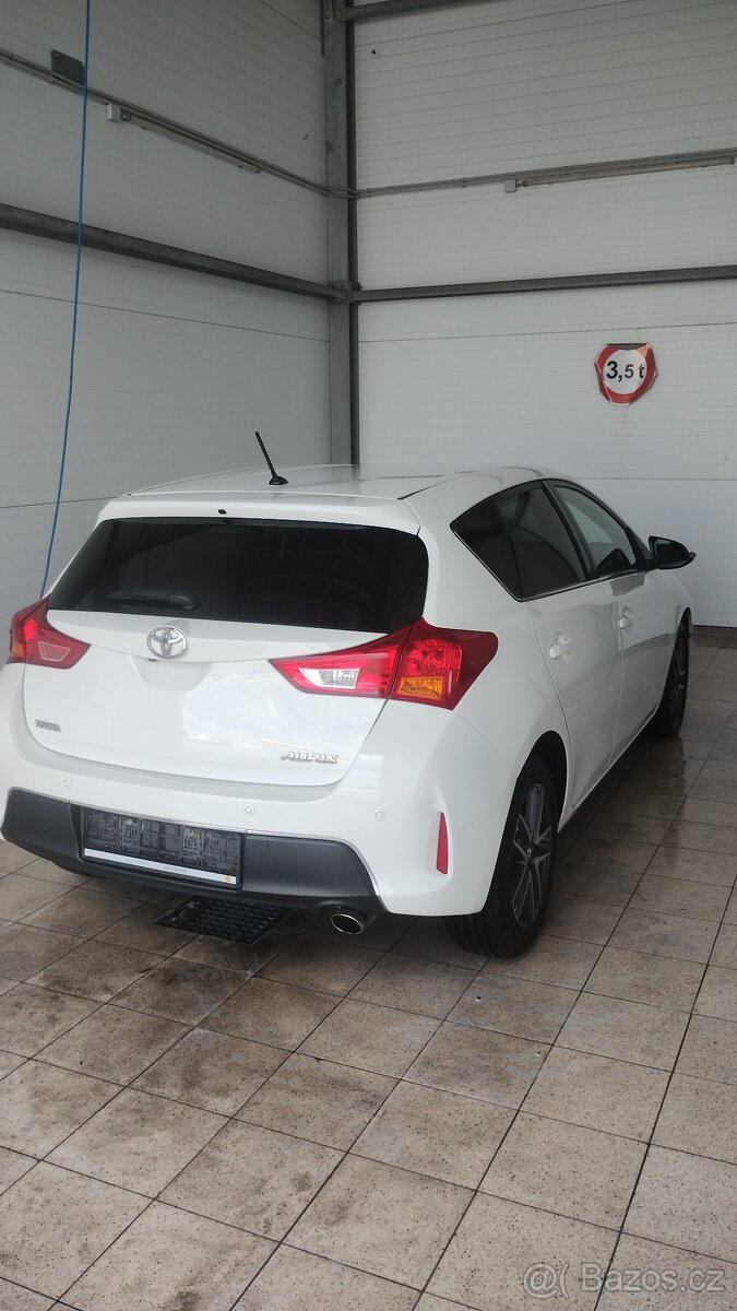 Auris 1.6 - 8