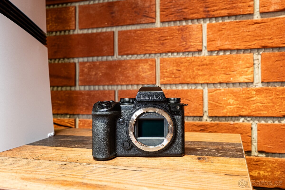 Lumix S5IIX + SmallRig “Black Mamba” - 8