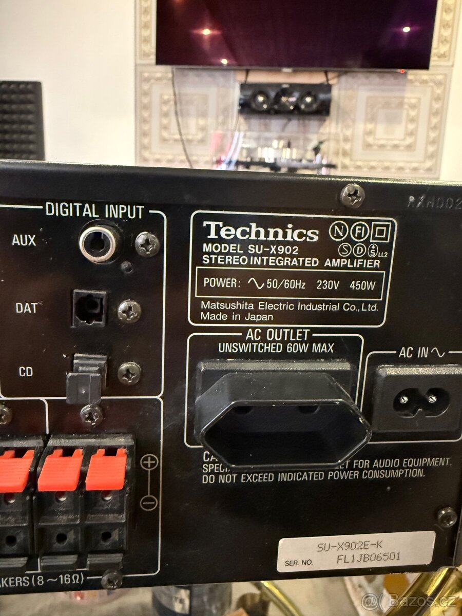 Zesilovač Technics - 8