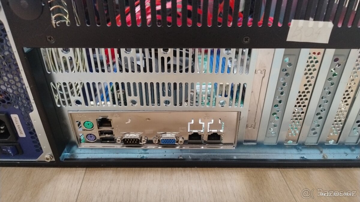 U4 storage server - Xeon, 8 GB RAM, 15x HDD 3,5" - 8