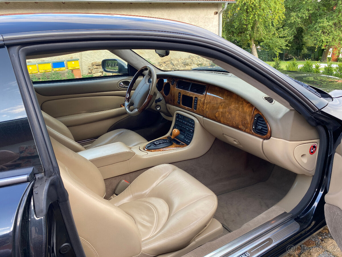 Jaguar XK8 - 8