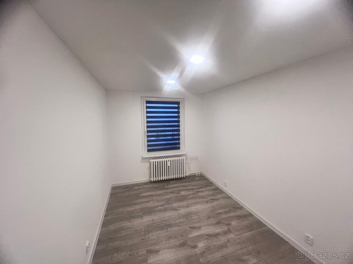 Pronájem bytu 2+1 s lodžií v ulici Višňová 673 v Mostě - 8