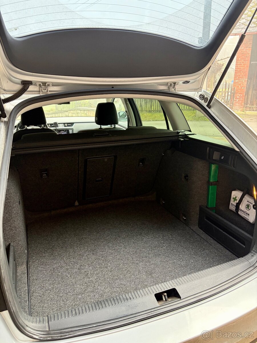 Škoda octavia 3 Combi 1.6tdi výbava elegance + - 8