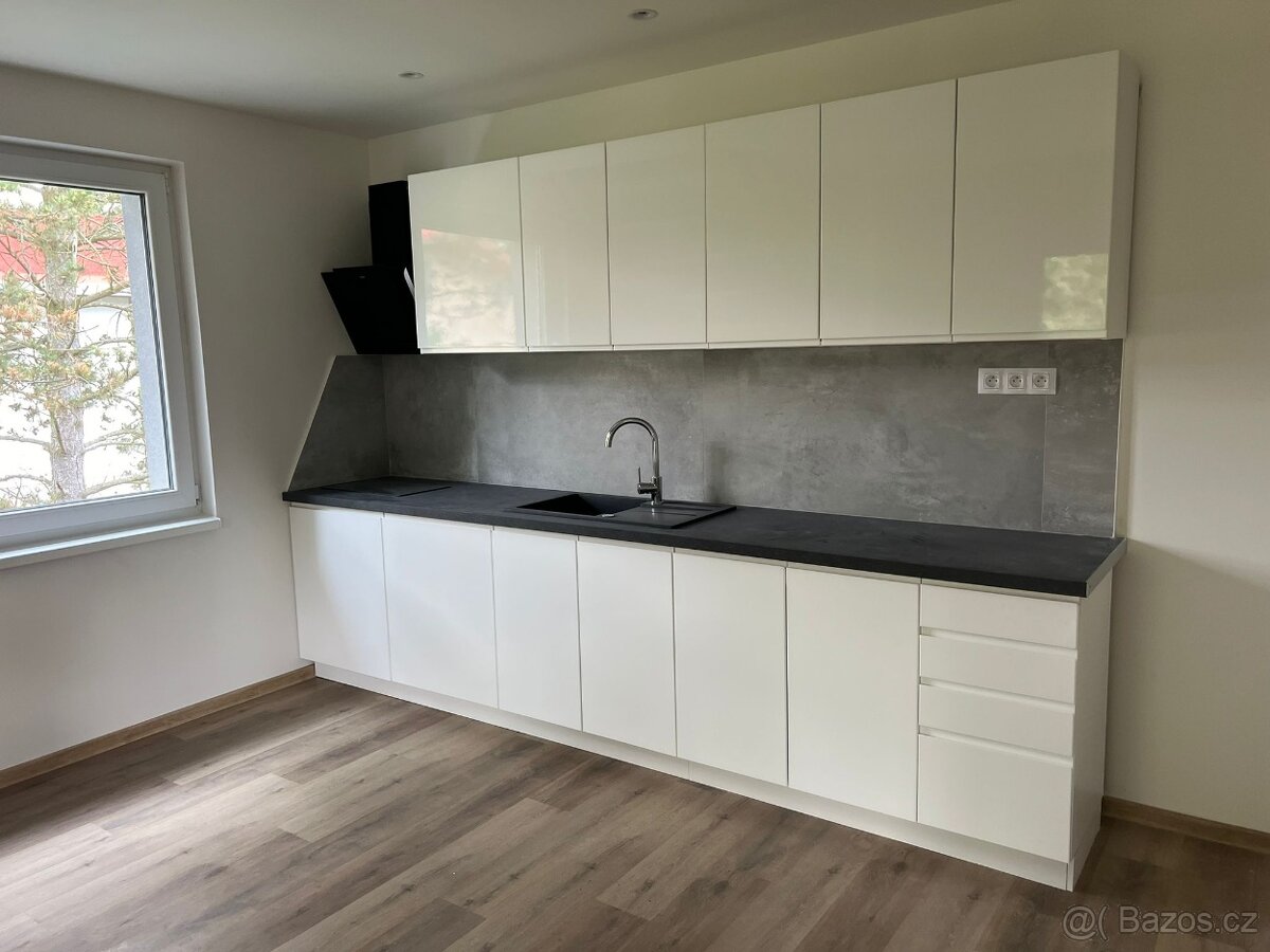 Vzorková kuchyňská linka - sestava bezúchytková Aspen - 8