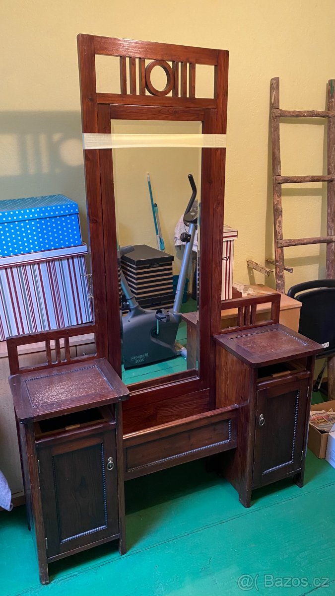 TOALETNÍ STOLEK SE ZRCADLEM - 8