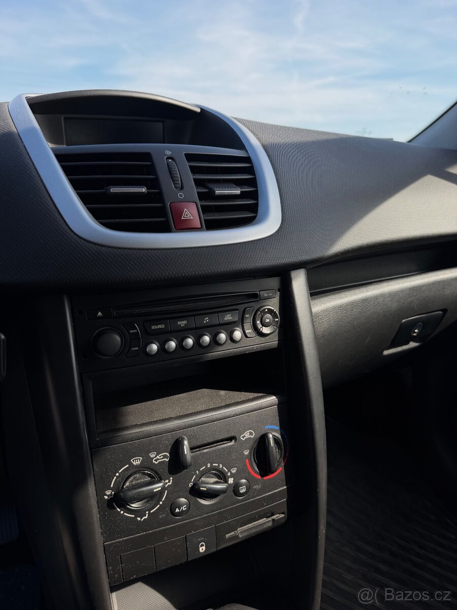 Peugeot 207sw 1.4i - 8
