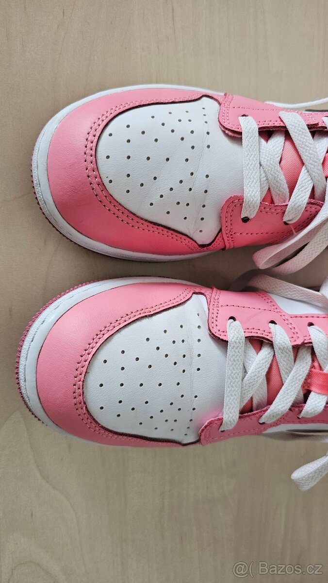 Nike Air Jordan 1 Mid Valentine's Day - 8