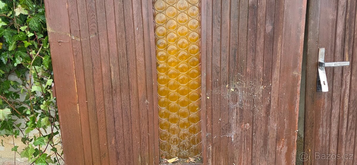 Stará dvoukřídla vrata do garáže z masivu - 8