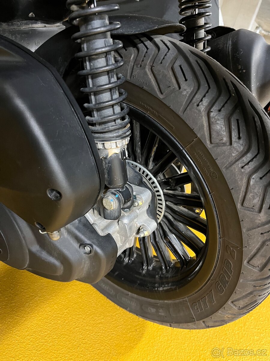 Piaggio Beverly 300 - 8