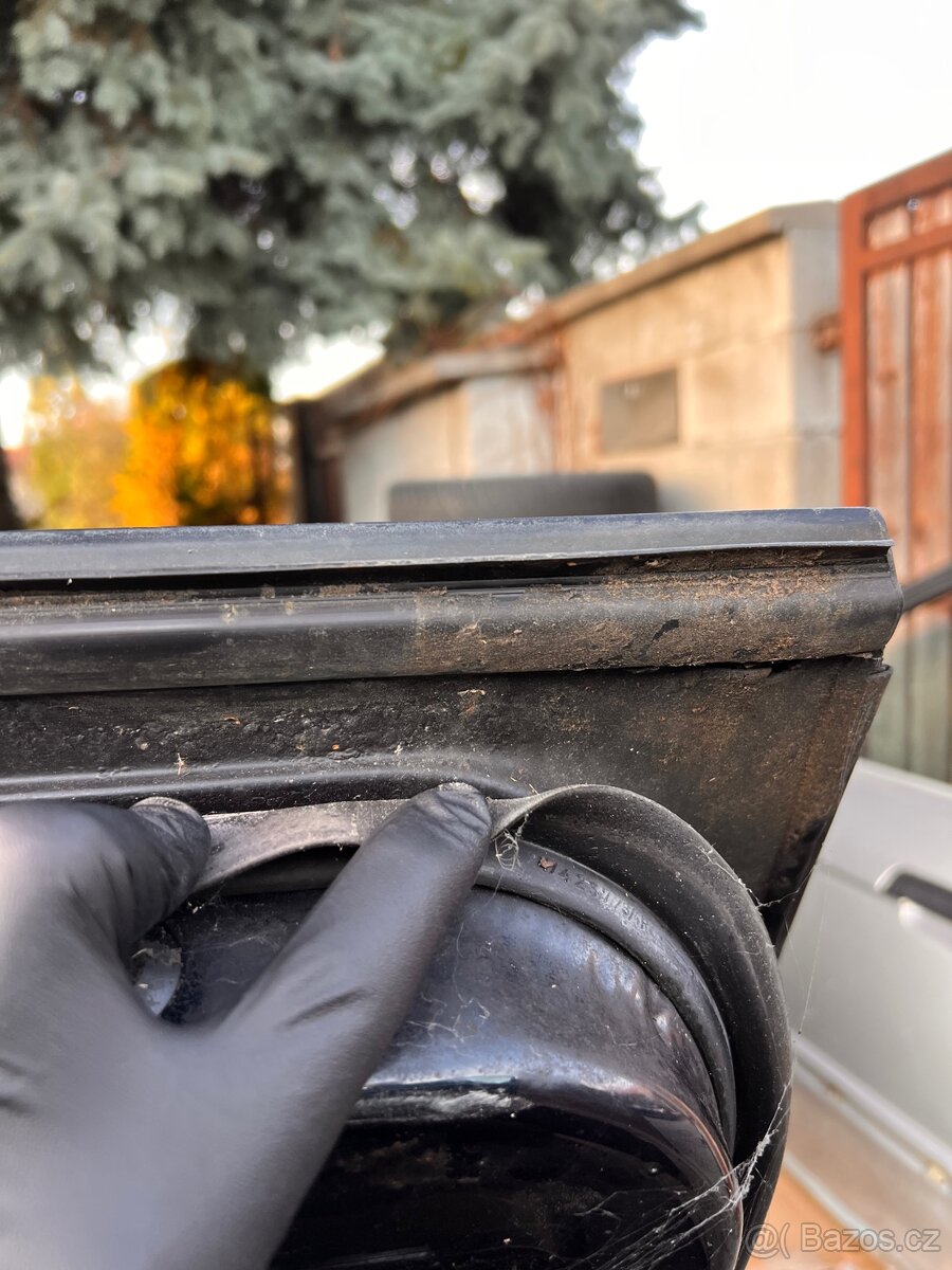 Právě zadní dveře bmw e34 touring - 8