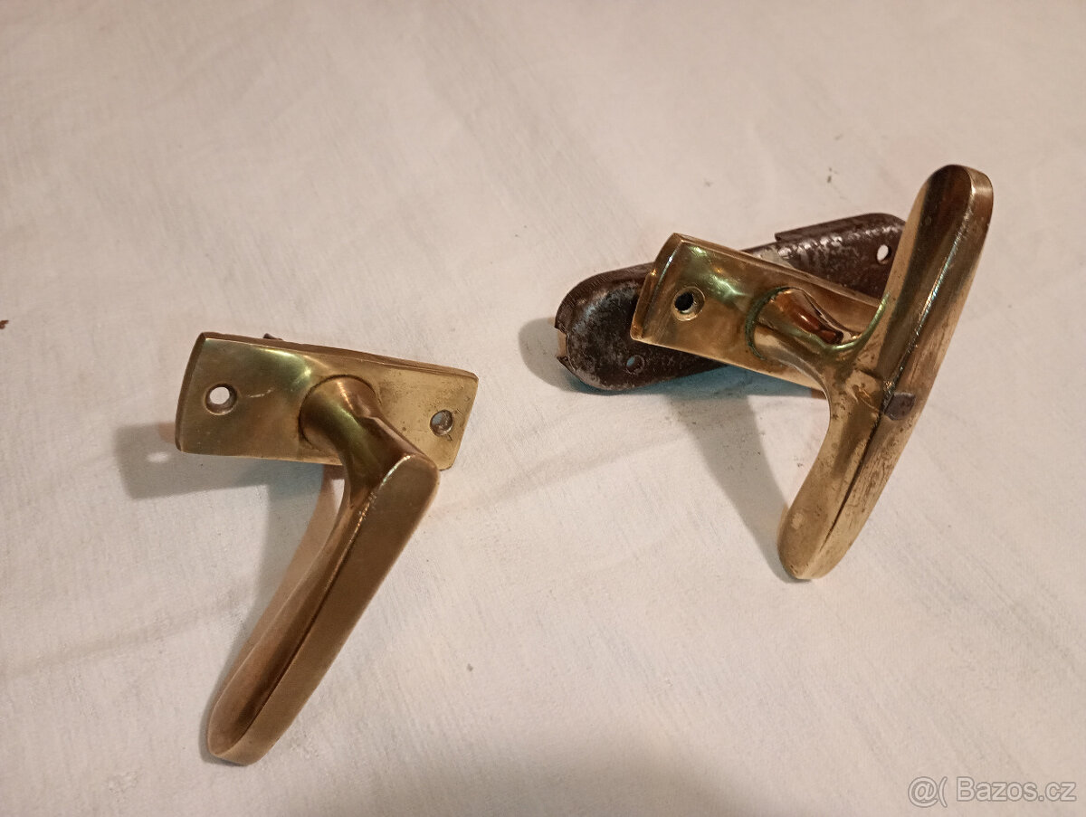 Okenní kličky,rozvory,půlolivky MOSAZ zlatá,světlá - 8