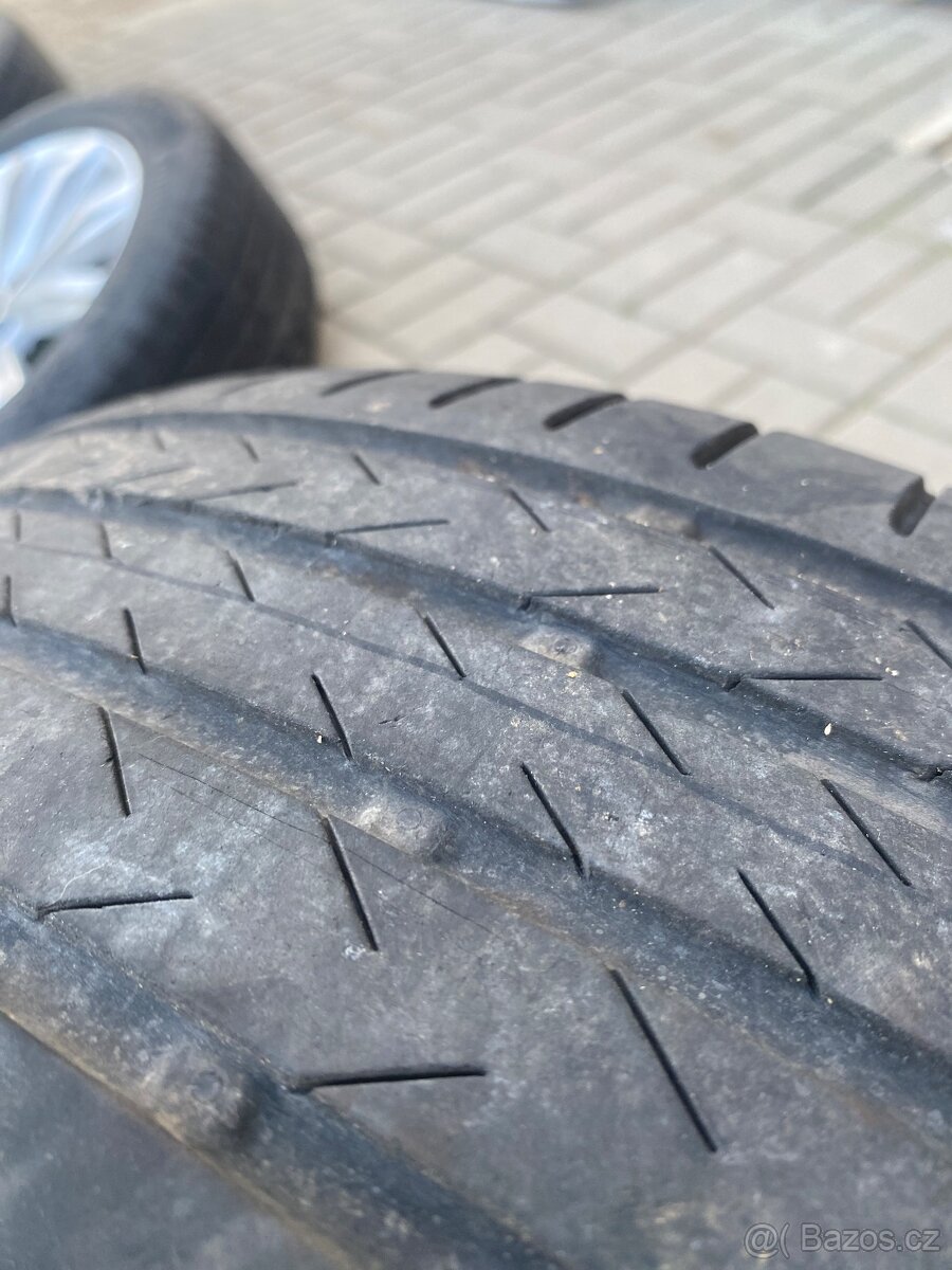 Letní pneu 215/55/r17 - 8