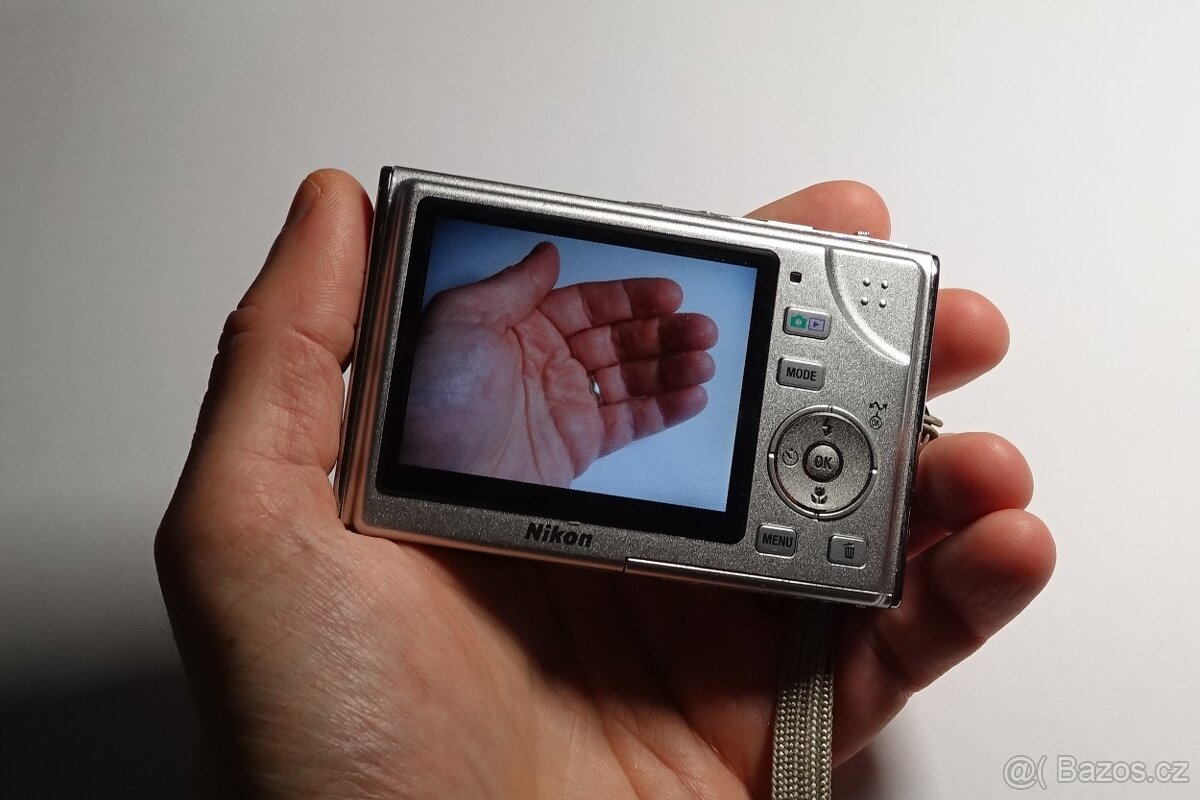 Nikon Coolpix S9 - 8