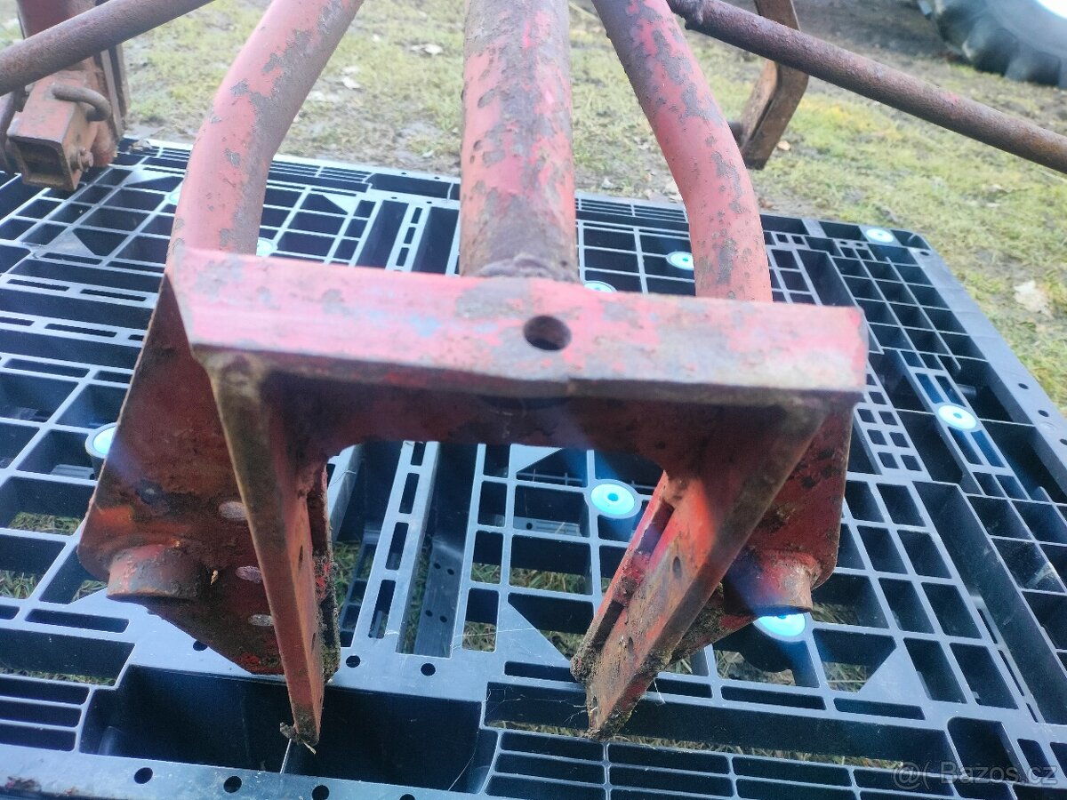 Prodám závěs ,kozu na obraceč sena EELLA TH 4 - 8