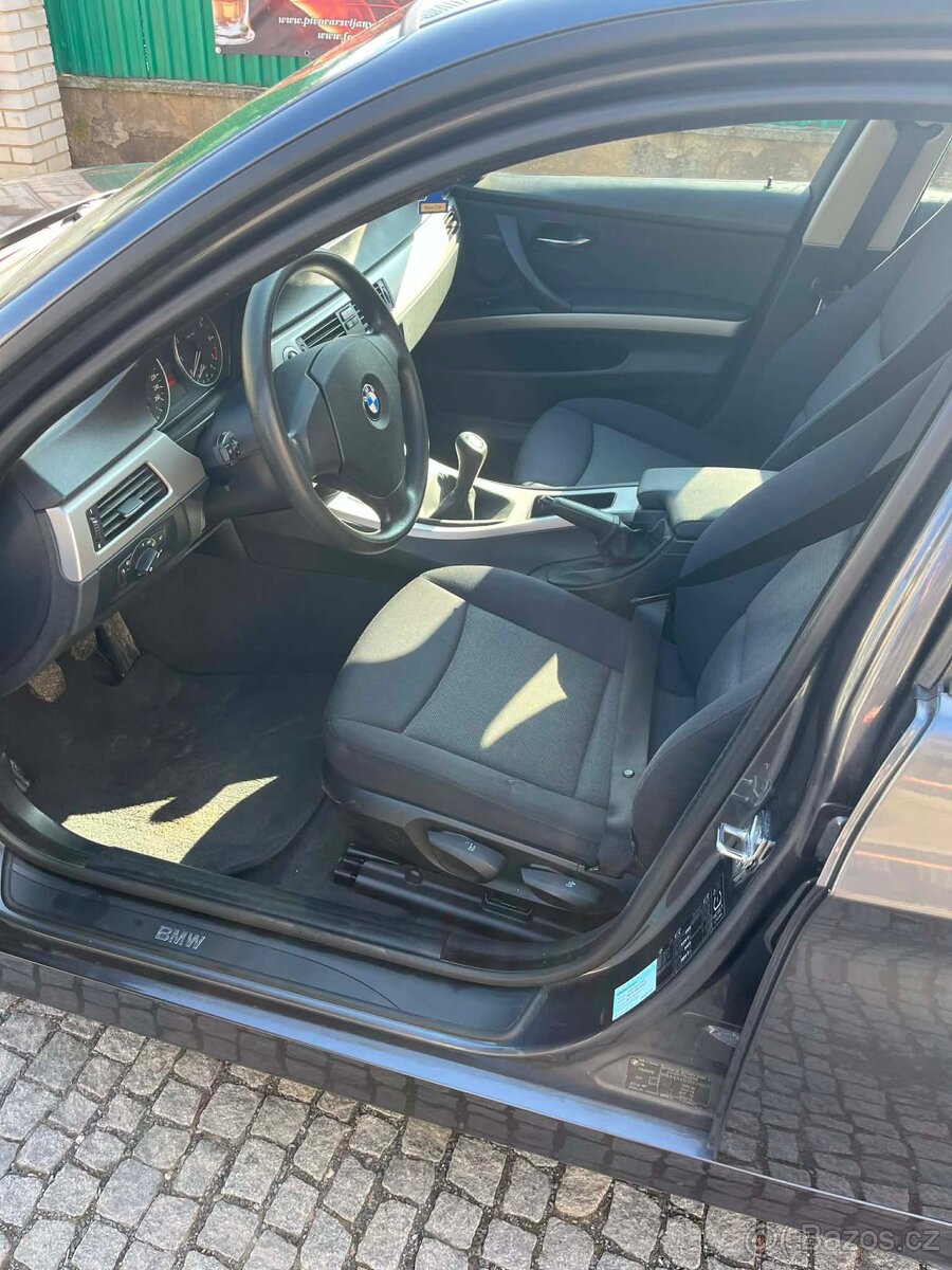 BMW 320i 2.0 benzín - 8