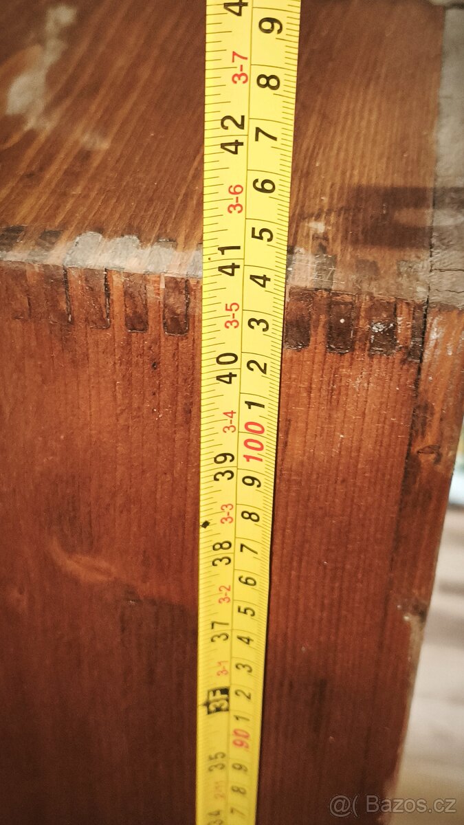 Starožitná dřevěná vitrína. - 8