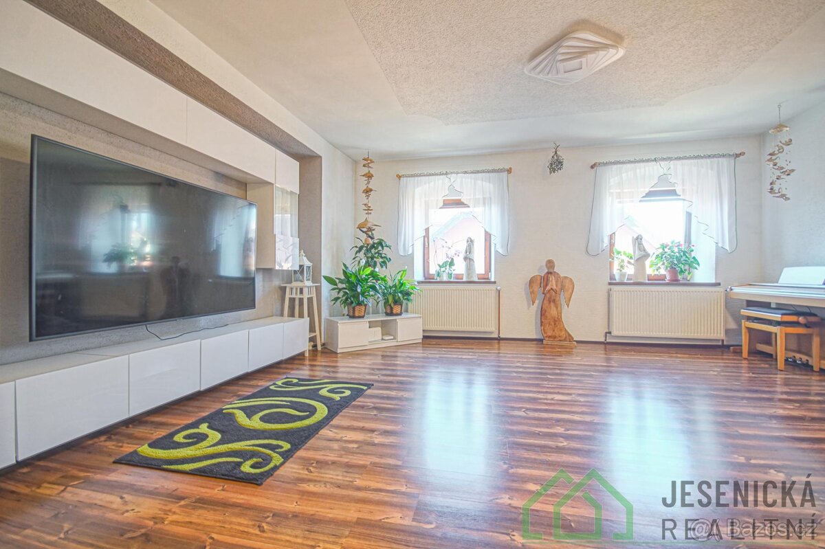 Prodej rodinného domu s obchodním prostorem ve městě Žulová - 8