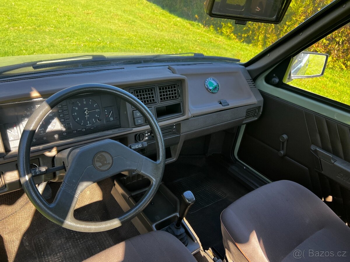 Škoda Favorit r.v. 1990, najeto 33 000 km - 8