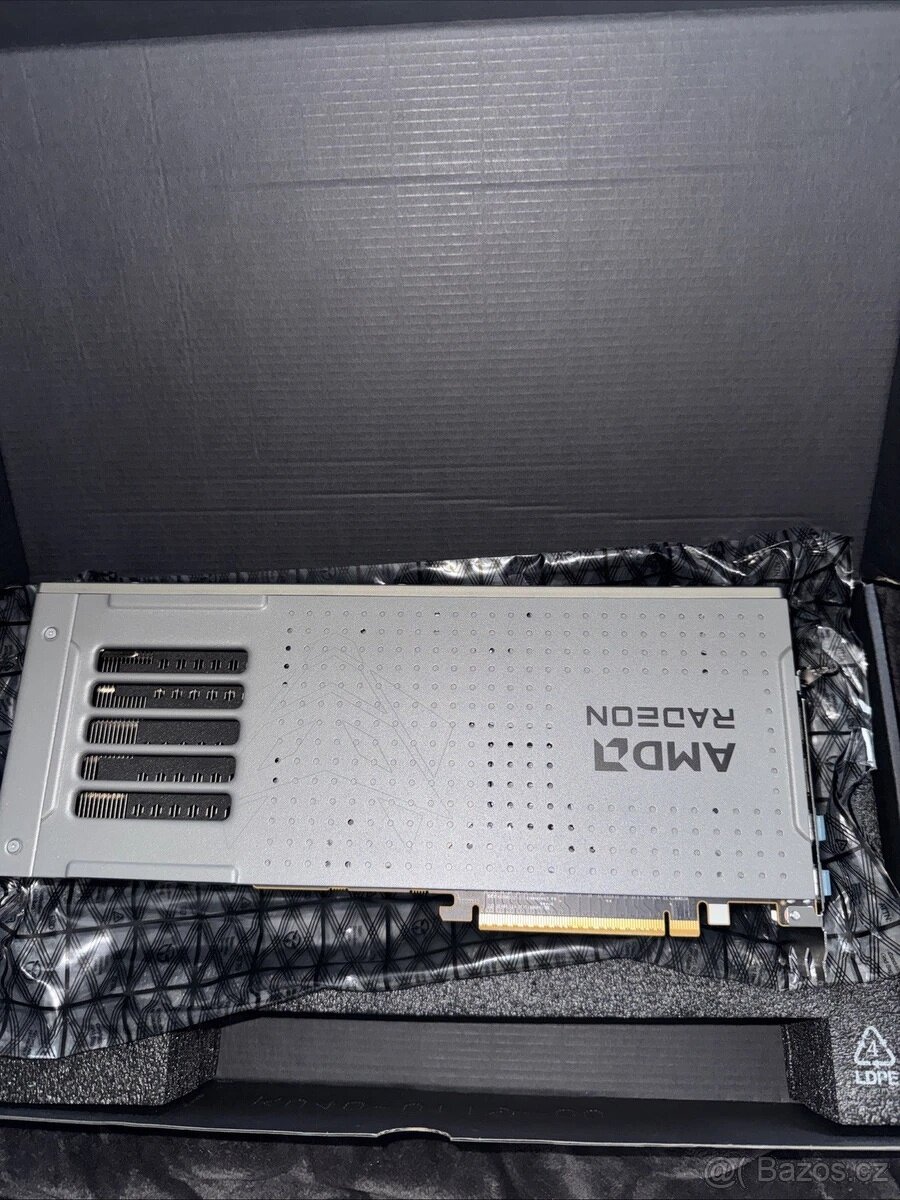 Sapphire NITRO+ Radeon RX 9070 XT 16GB - 8