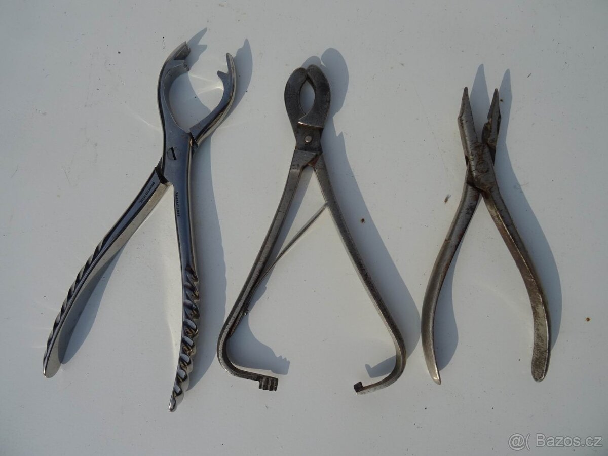 Staré cirurgické nástroje . - 8