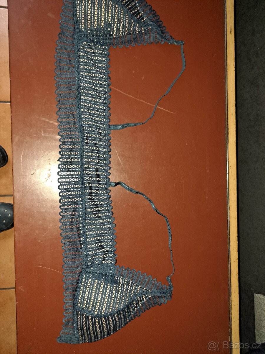 Podprsenky a plavky - 8