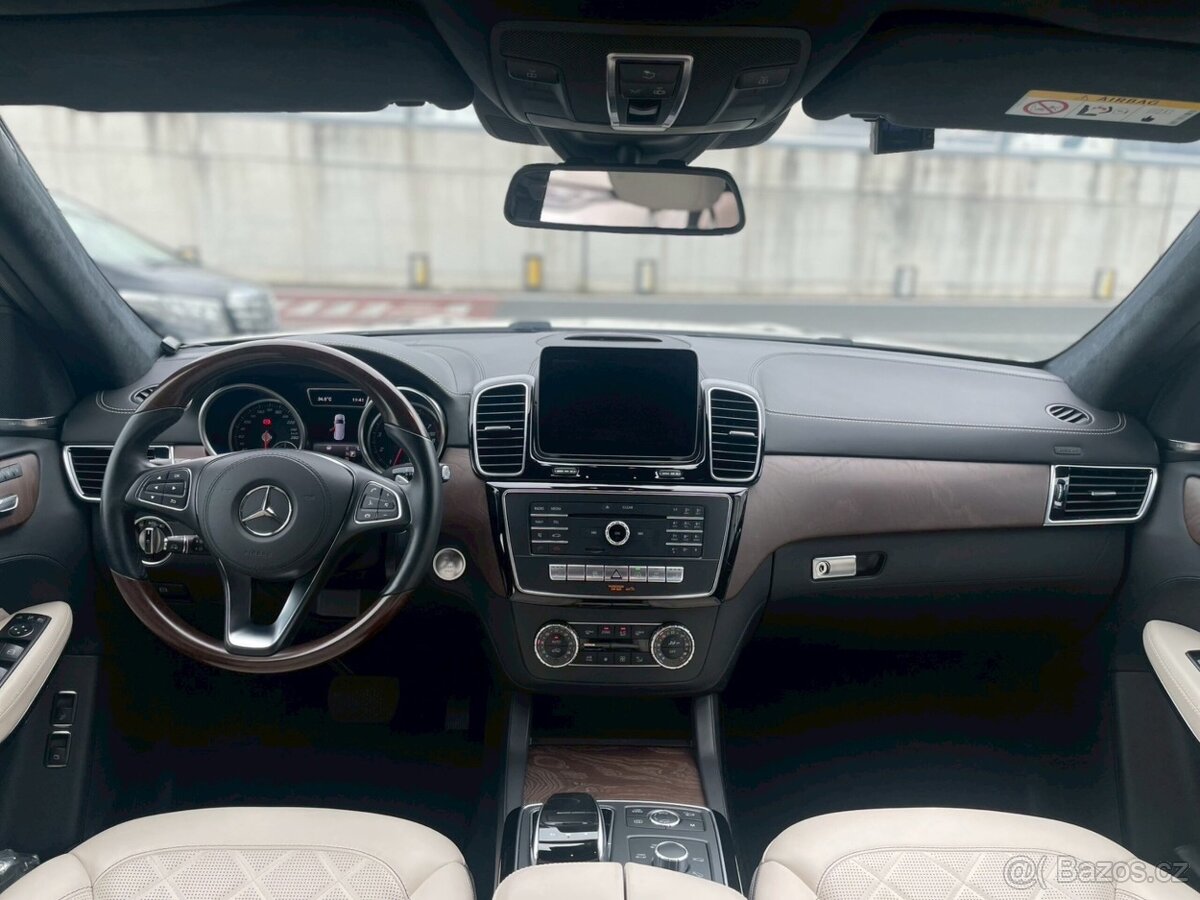 Mercedes Benz GLS500 - 8