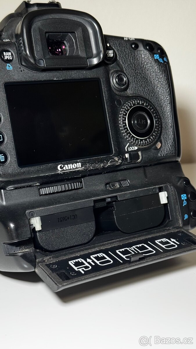 Prodám set Canon 7D + 4 objektivy + batterygrip + blesk - 8