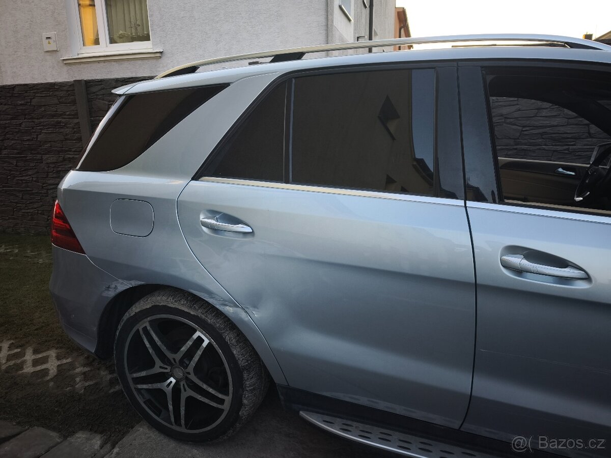 havarovaný Mercedes Benz GLE 500 e - 8