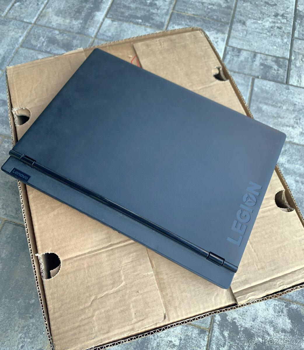 Herní notebook Lenovo Legion Y530 - 8