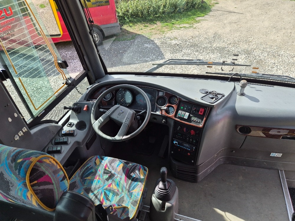 Autobus ISUZU 26+1 míst - 8