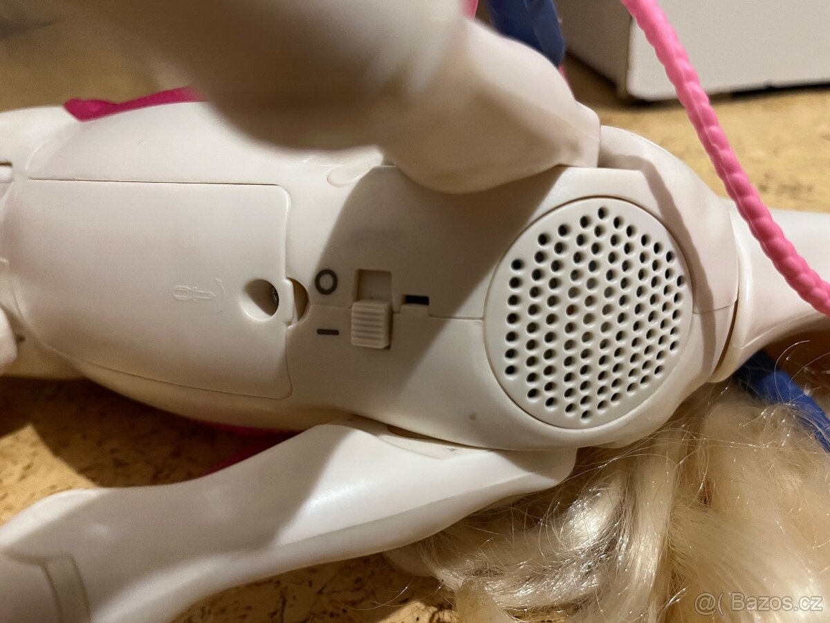 Interaktivní kůň Barbie od Mattela - 8