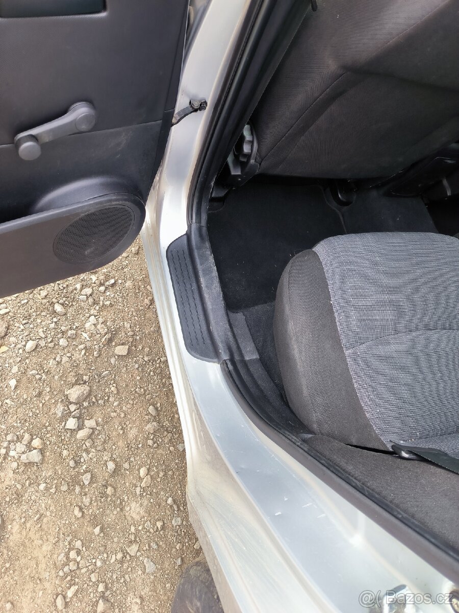 Kia Ceed Combi 1,6i benzín, klimatizace - 8