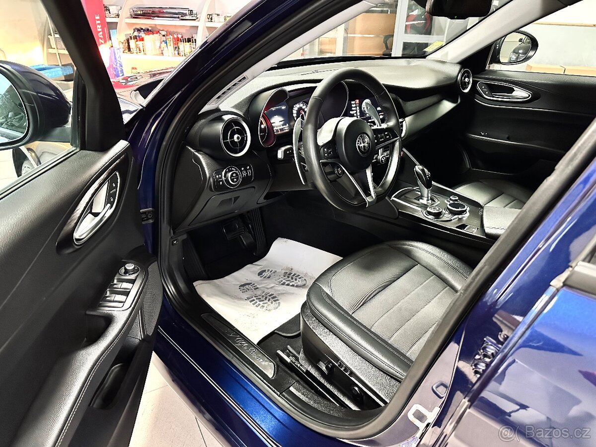 Alfa Romeo Giulia Q4 2.2D 132Kw 4x4, 2017, Originál servis - 8