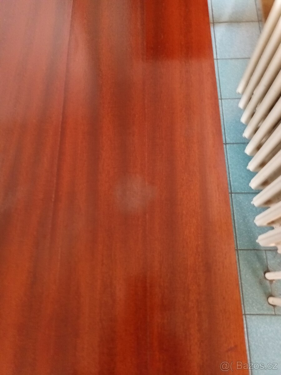 ROZKLÁDACÍ A POLOHOVACÍ STOLEK - 8