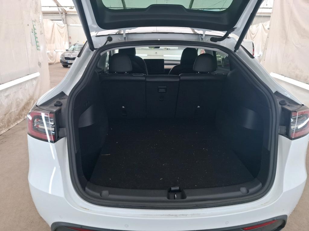 Tesla Model Y AWD Long Range - 1922 - 8