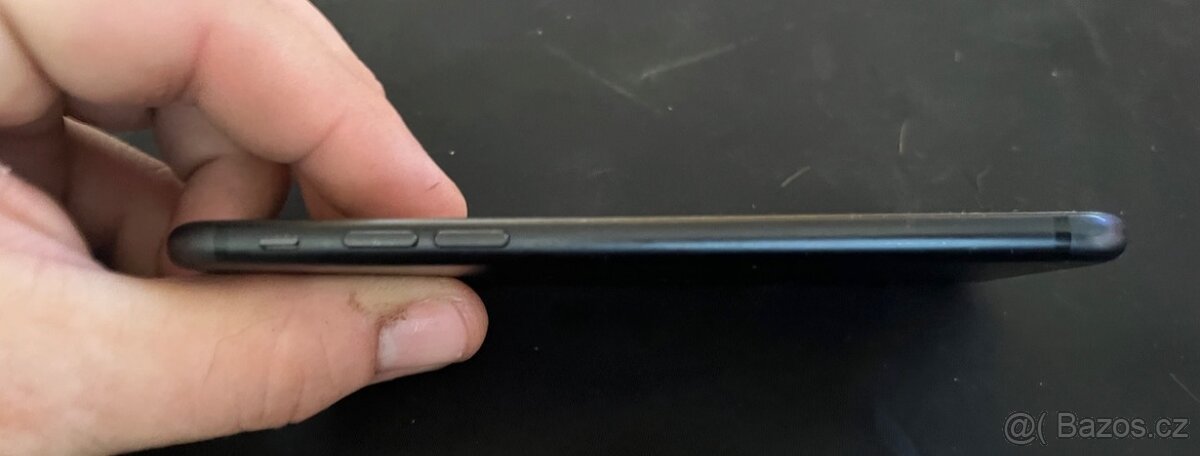 iPhone 7 128 GB černý - 8