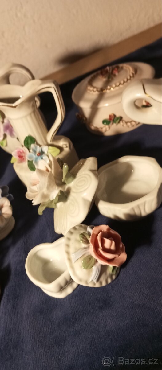 Spousta porcelánových miniatur - 8