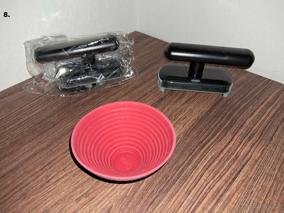 Prkénko, držáky, potrav. sáčky, lis na česnek a nůž na máslo - 8